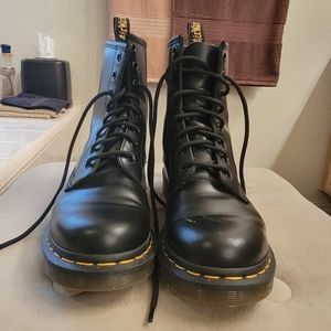 Dr Martens Black leather 8 eye combat boots Size 8